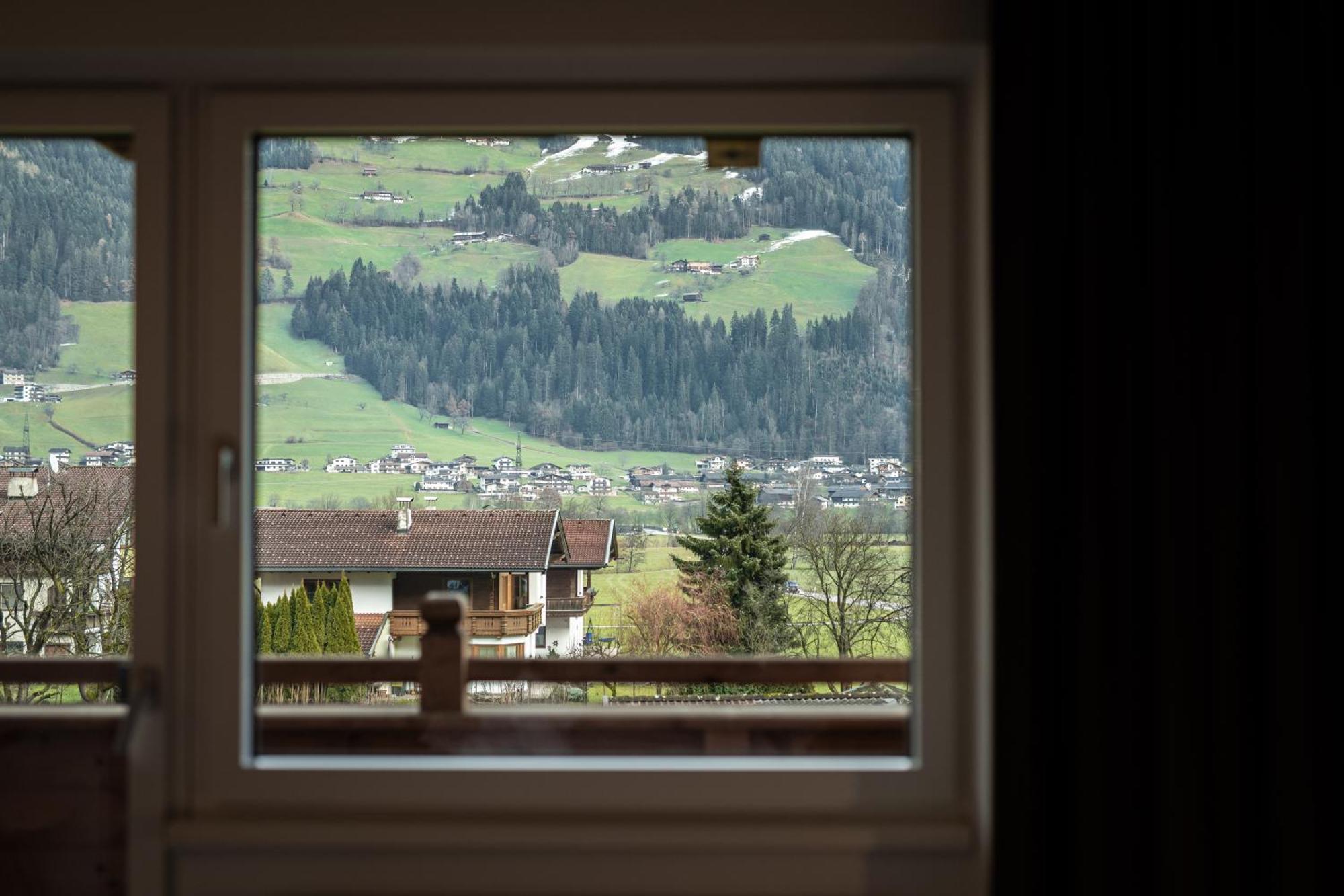 Lebe'Schlitters - Das Ferienapartmenthaus Im Zillertal Exterior photo